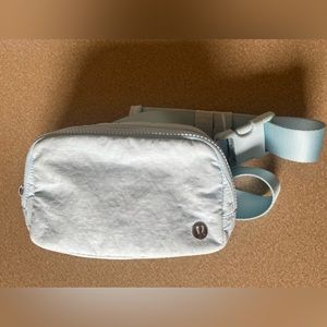 Lululemon athletica powder 1L blue belt bag